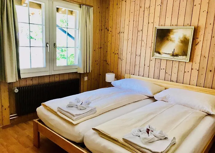 ベッド・アンド・ブレックファスト B & B Brienz ブリエンツ